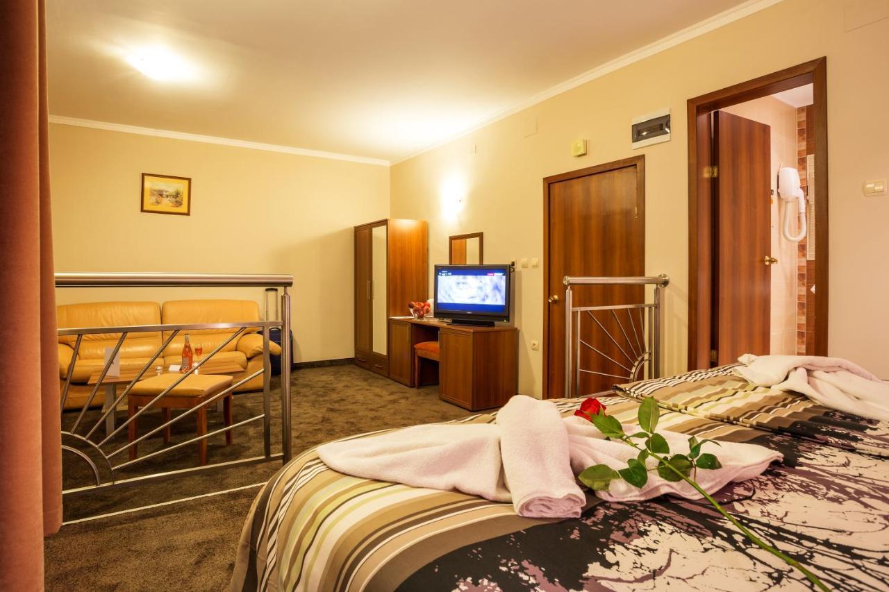Family Hotel Romantika Velingrad Extérieur photo