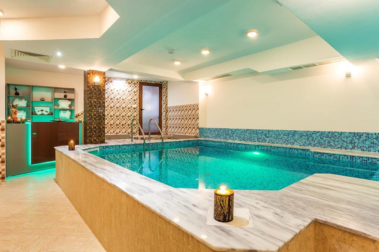 Family Hotel Romantika Velingrad Extérieur photo