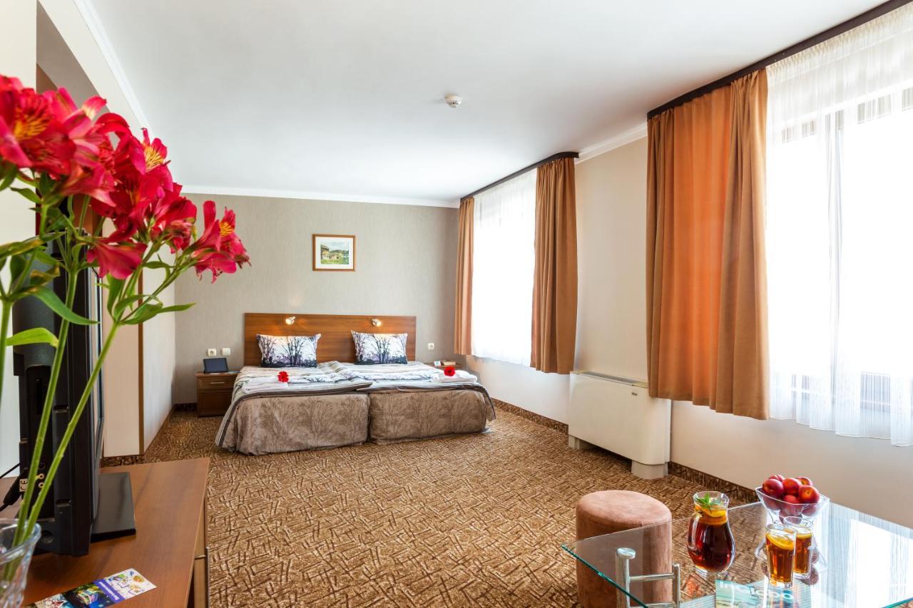 Family Hotel Romantika Velingrad Extérieur photo
