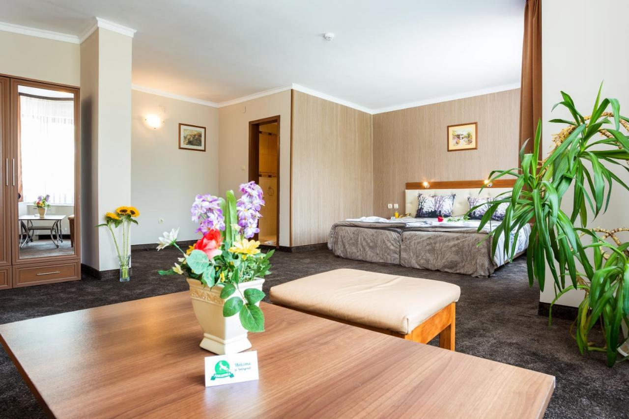 Family Hotel Romantika Velingrad Extérieur photo